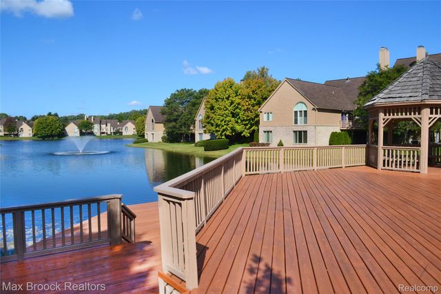 654 Deauville Lane Lane, Bloomfield Charter Township, MI 48304