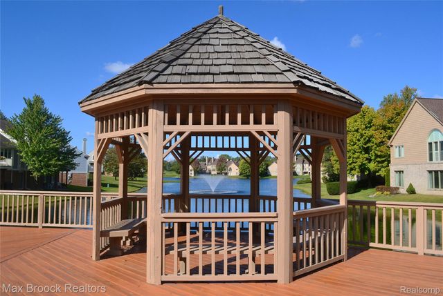 654 Deauville Lane Lane, Bloomfield Charter Township, MI 48304