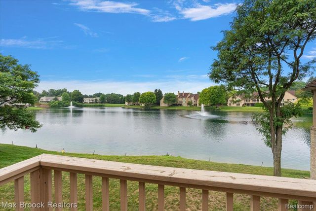 654 Deauville Lane Lane, Bloomfield Charter Township, MI 48304