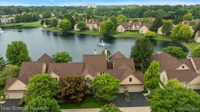 654 Deauville Lane Lane, Bloomfield Charter Township, MI 48304
