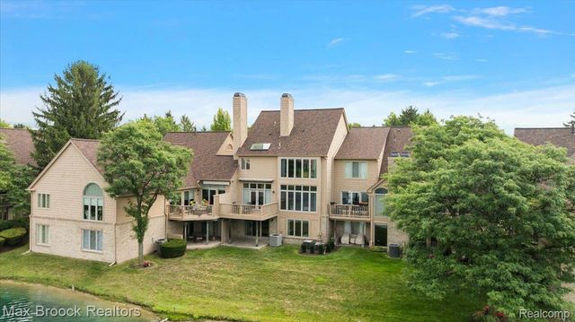 654 Deauville Lane Lane, Bloomfield Charter Township, MI 48304