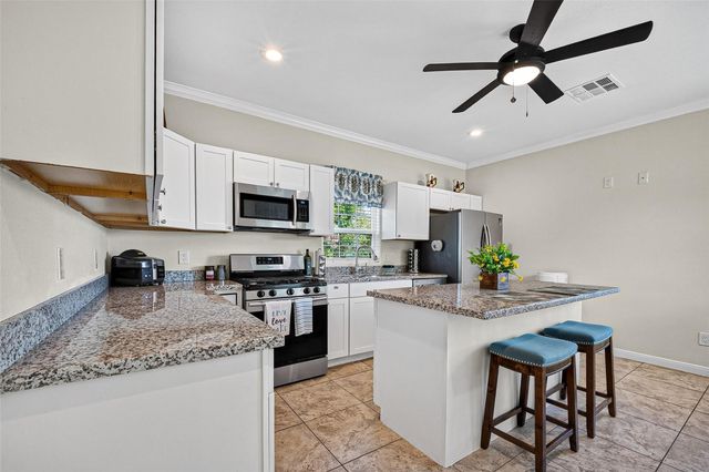 2734 Avenue D, Dickinson, TX 77539