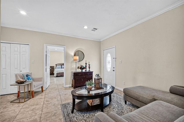 2734 Avenue D, Dickinson, TX 77539