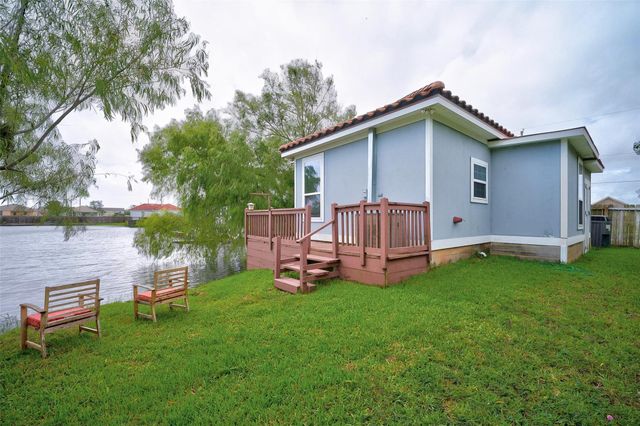 2734 Avenue D, Dickinson, TX 77539