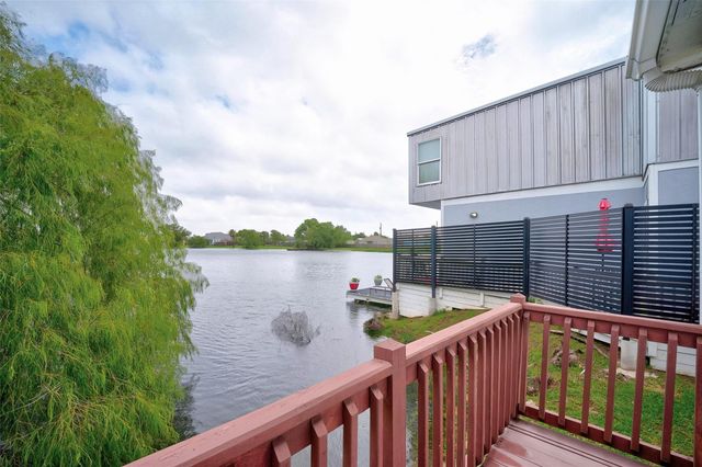 2734 Avenue D, Dickinson, TX 77539