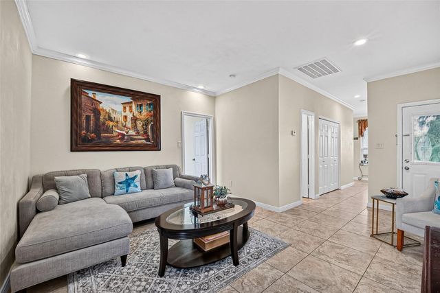 2734 Avenue D, Dickinson, TX 77539