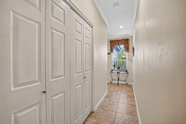 2734 Avenue D, Dickinson, TX 77539