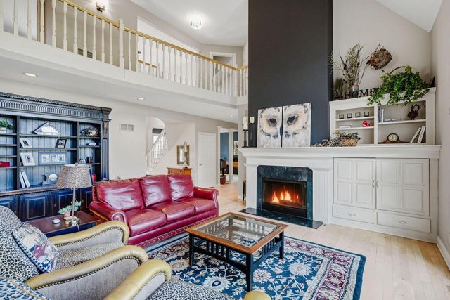 N76W36096 Saddlebrook LANE, Oconomowoc, WI 53066
