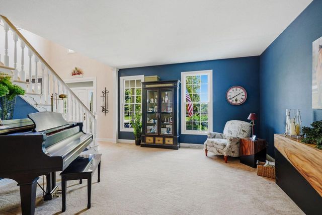 N76W36096 Saddlebrook LANE, Oconomowoc, WI 53066