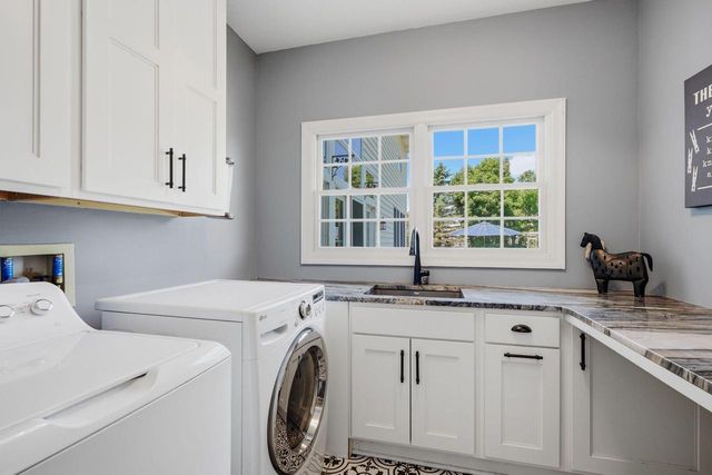 N76W36096 Saddlebrook LANE, Oconomowoc, WI 53066