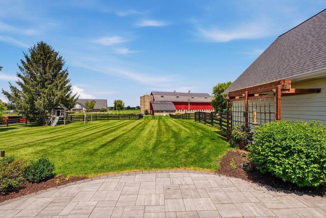 N76W36096 Saddlebrook LANE, Oconomowoc, WI 53066
