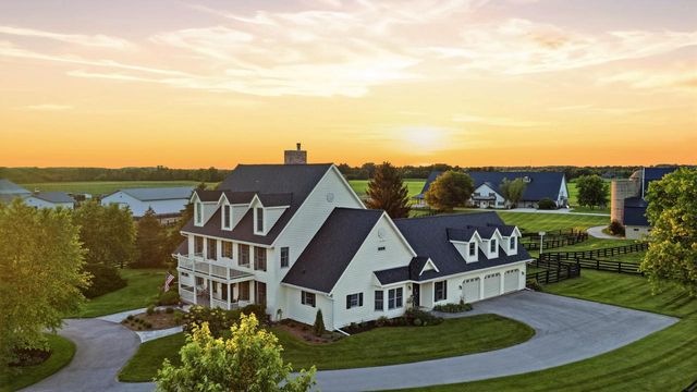 N76W36096 Saddlebrook LANE, Oconomowoc, WI 53066