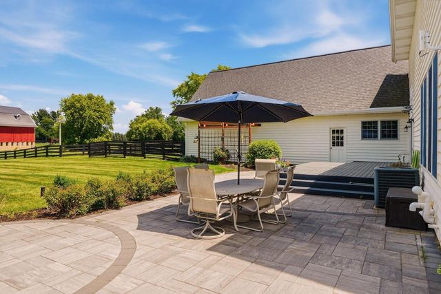 N76W36096 Saddlebrook LANE, Oconomowoc, WI 53066