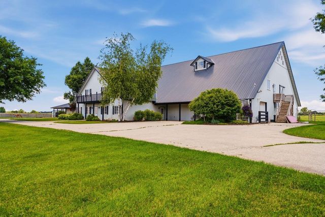 N76W36096 Saddlebrook LANE, Oconomowoc, WI 53066