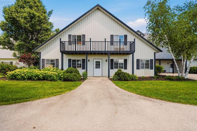 N76W36096 Saddlebrook LANE, Oconomowoc, WI 53066