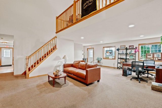 N76W36096 Saddlebrook LANE, Oconomowoc, WI 53066