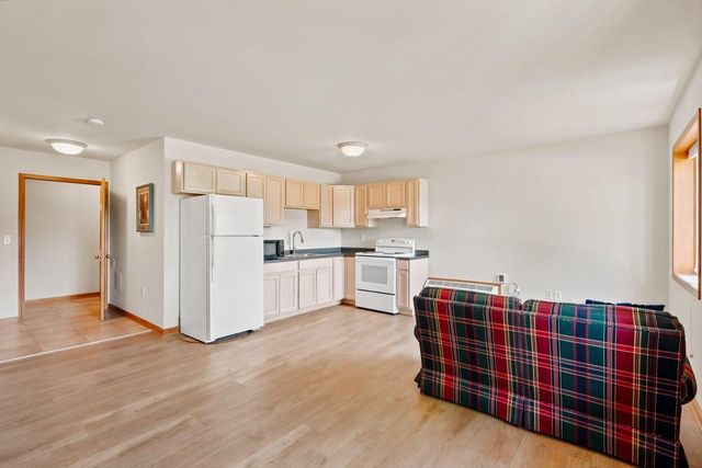 N76W36096 Saddlebrook LANE, Oconomowoc, WI 53066