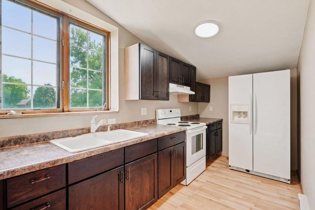 N76W36096 Saddlebrook LANE, Oconomowoc, WI 53066