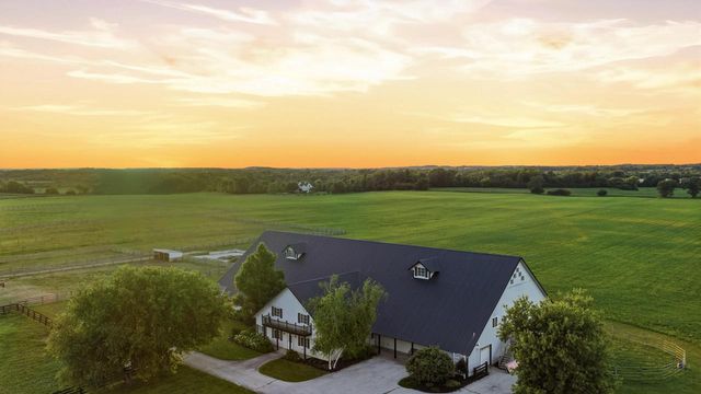 N76W36096 Saddlebrook LANE, Oconomowoc, WI 53066
