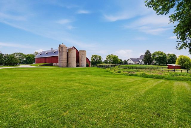 N76W36096 Saddlebrook LANE, Oconomowoc, WI 53066