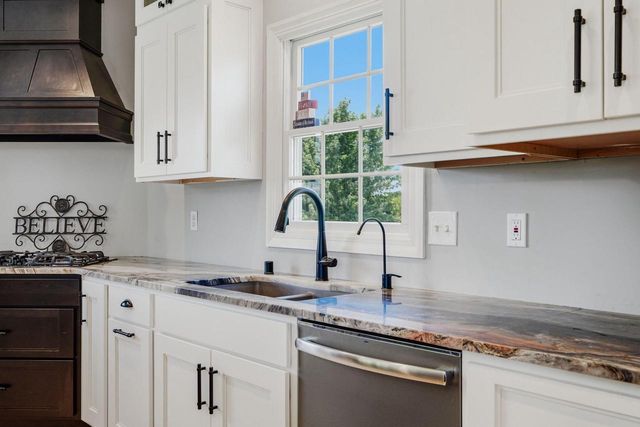 N76W36096 Saddlebrook LANE, Oconomowoc, WI 53066
