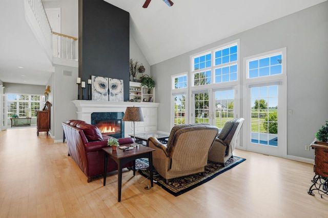 N76W36096 Saddlebrook LANE, Oconomowoc, WI 53066