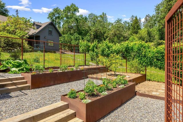 4504 Redwood Rd, Napa, CA 94558