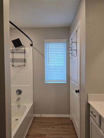 1942 Barrett Gables Drive, Crosby, TX 77532