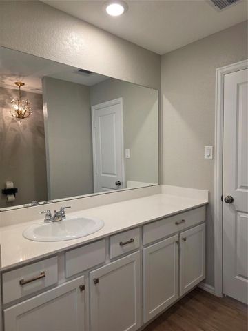 1942 Barrett Gables Drive, Crosby, TX 77532