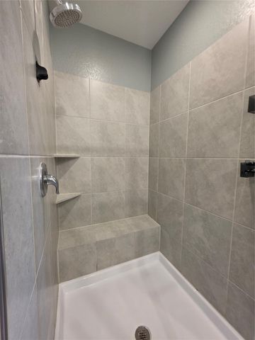 1942 Barrett Gables Drive, Crosby, TX 77532
