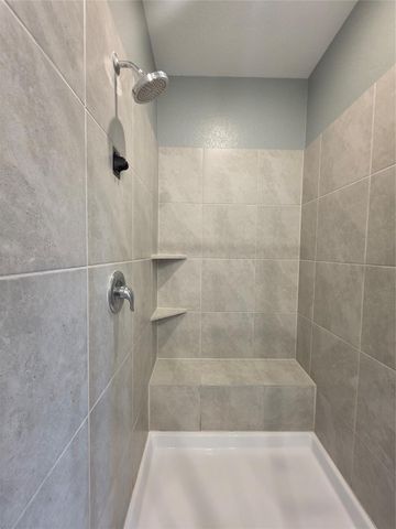 1942 Barrett Gables Drive, Crosby, TX 77532