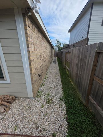 1942 Barrett Gables Drive, Crosby, TX 77532