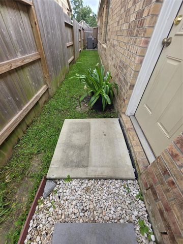 1942 Barrett Gables Drive, Crosby, TX 77532