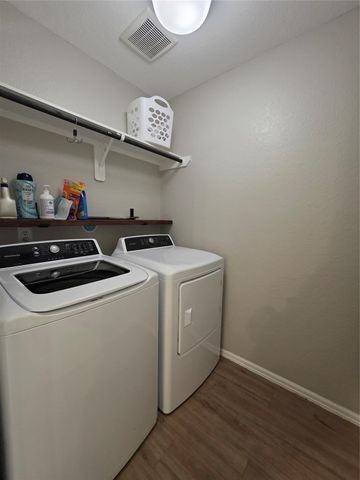 1942 Barrett Gables Drive, Crosby, TX 77532