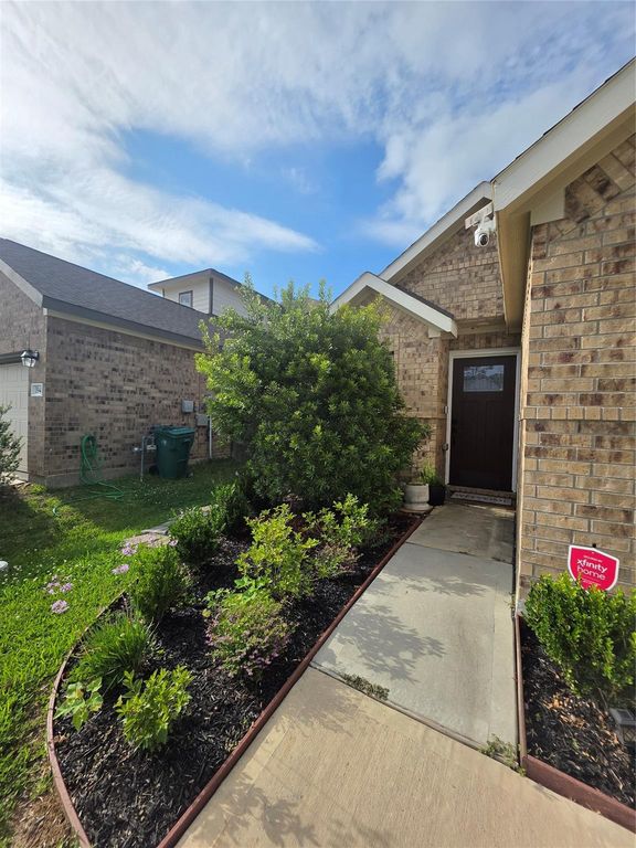 1942 Barrett Gables Drive, Crosby, TX 77532