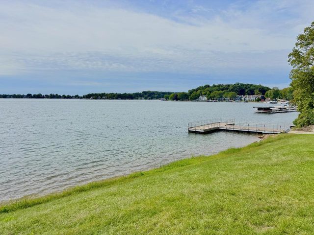 915 Bayview AVENUE, Twin Lakes, WI 53181