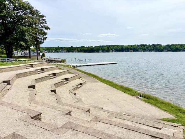 915 Bayview AVENUE, Twin Lakes, WI 53181