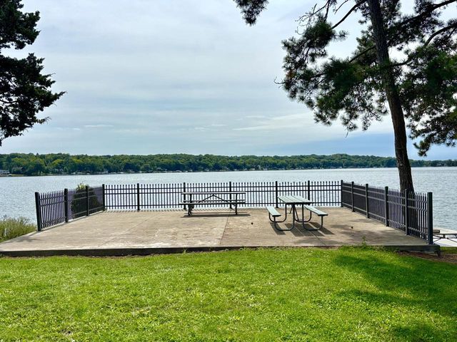 915 Bayview AVENUE, Twin Lakes, WI 53181