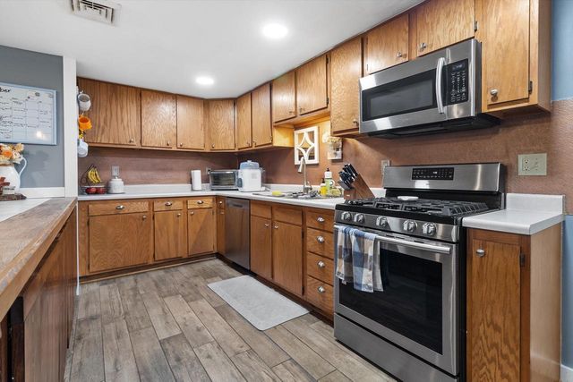 915 Bayview AVENUE, Twin Lakes, WI 53181