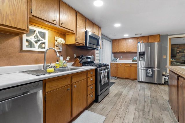 915 Bayview AVENUE, Twin Lakes, WI 53181