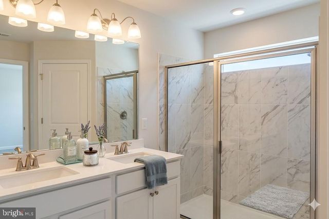 404 MONTE FARM RD, Mount Laurel, NJ 08054