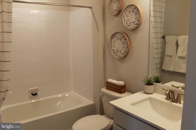 404 MONTE FARM RD, Mount Laurel, NJ 08054