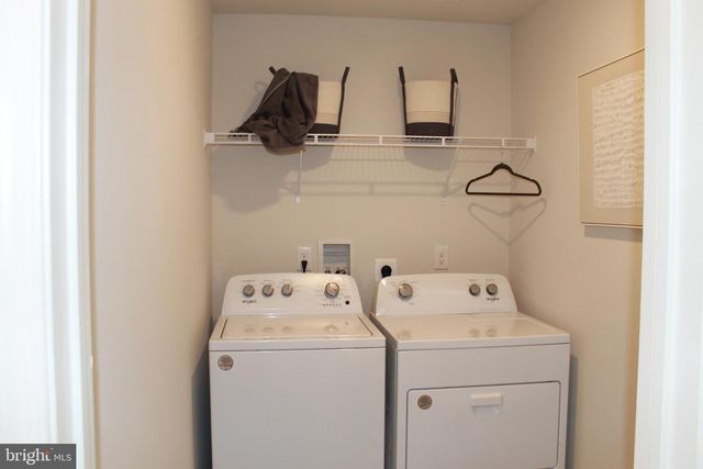 404 MONTE FARM RD, Mount Laurel, NJ 08054