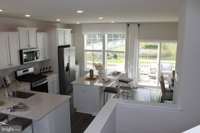 404 MONTE FARM RD, Mount Laurel, NJ 08054