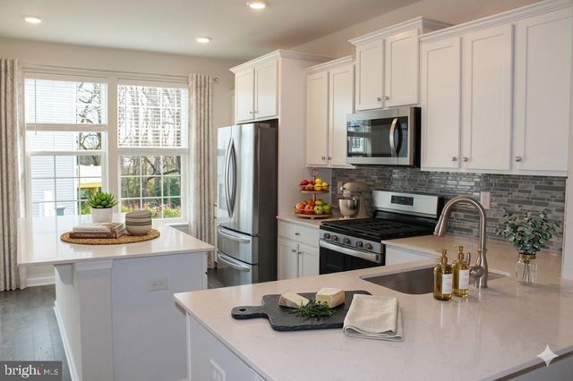 404 MONTE FARM RD, Mount Laurel, NJ 08054