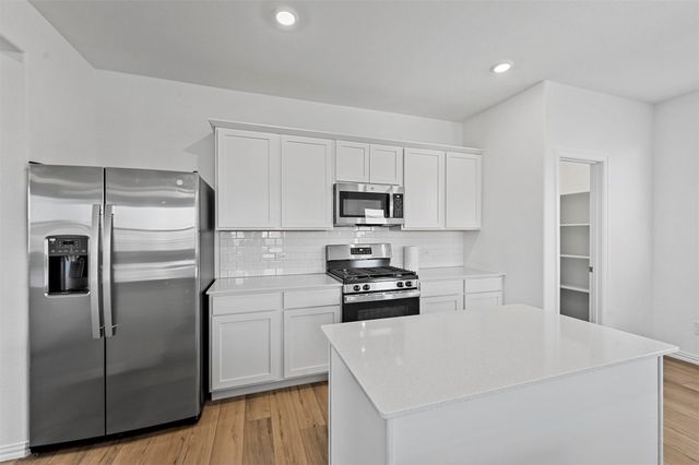 808 Black Hawk Drive, Princeton, TX 75407