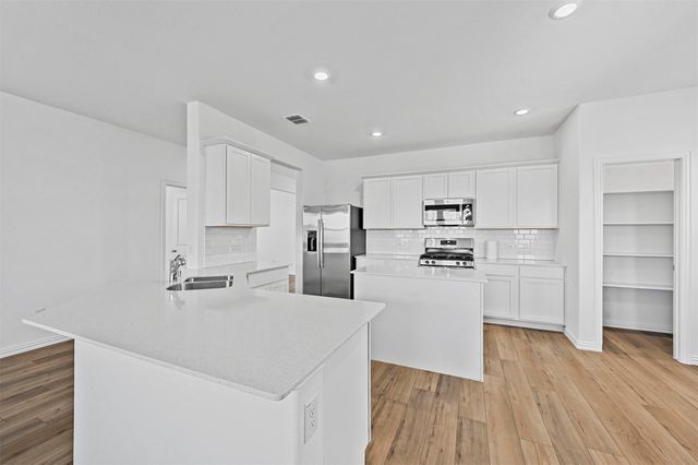 808 Black Hawk Drive, Princeton, TX 75407