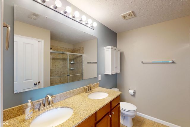2689 Falcon Drive, Greenwood, IN 46143
