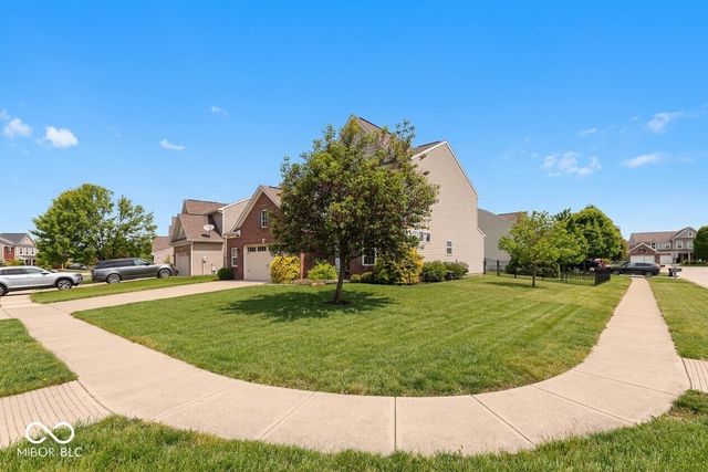 2689 Falcon Drive, Greenwood, IN 46143