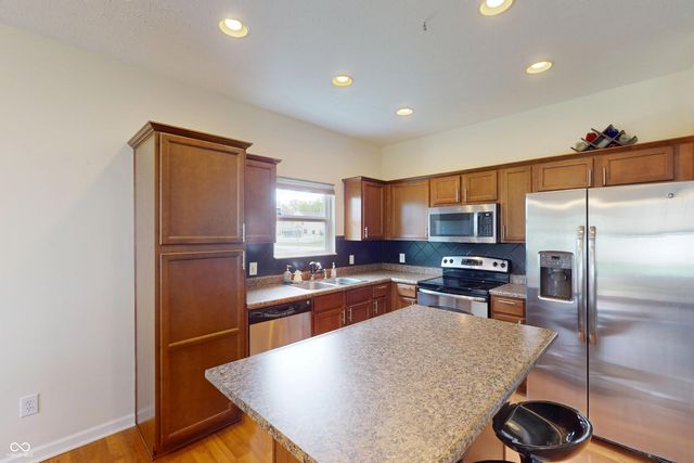2689 Falcon Drive, Greenwood, IN 46143